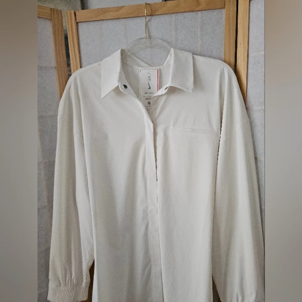 Nike 24.7 PerfectStretchWomen's Dri-FIT Oversized Long-Sleeve Shirt